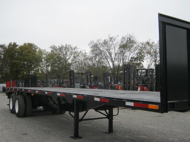 2006 Transcraft 36' 6" X 102" Flatbed Moffett Forklift Trailer