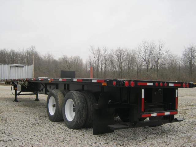 2006 Transcraft 46' X 102" Flatbed Moffett Forklift Trailer Air Ride with Fixed Tandem Axles