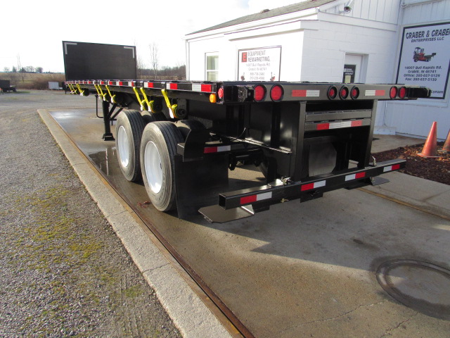 2014 Clark 32' Flatbed Moffett Trailer With Forklift Mounting Kit For Sale