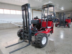 This is an "old body style" Moffett M5500.